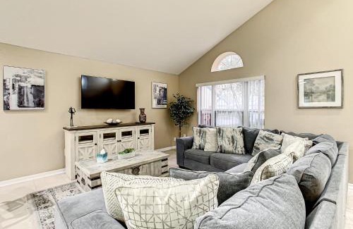 Lindfields House | Beautiful Getaway Home Minutes from Disney