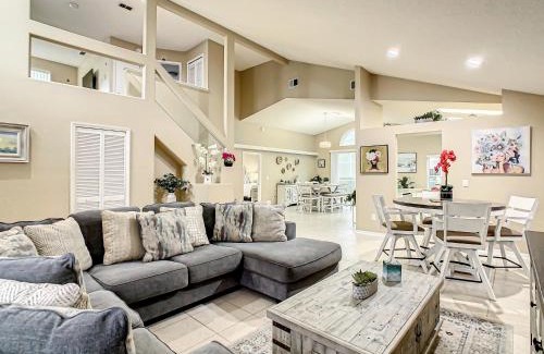 Lindfields House | Beautiful Getaway Home Minutes from Disney