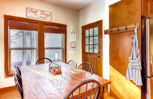 Serene Lakes House | Beautiful getaway with two fireplaces, covered deck, washer/dryer