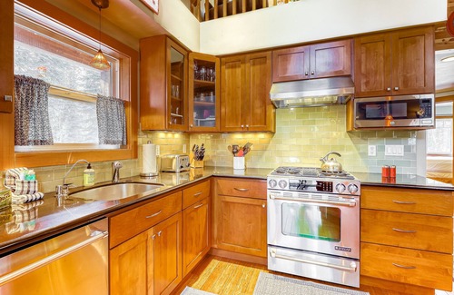 Serene Lakes House | Beautiful getaway with two fireplaces, covered deck, washer/dryer
