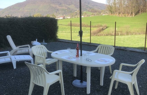 Lasse Apartment | Beautiful gite, renovated, in old farmhouse.