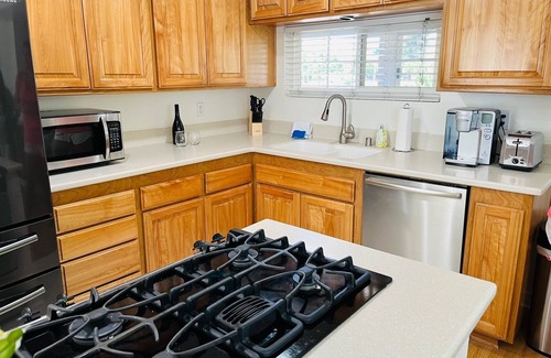 Bonita House | Beautiful Glendora Home with remodeled bathrooms, large yard, pool.