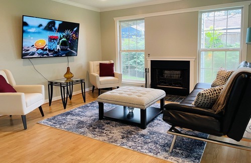 Garden Oaks House | Beautiful Greater Heights/Oak Forest Cottage 1-bed/1Bath home with ensuite