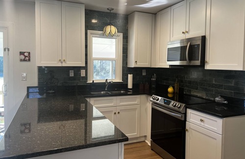 Perry House | Beautiful Green House with a huge Backyard! Just 1 mile from Downtown Perry