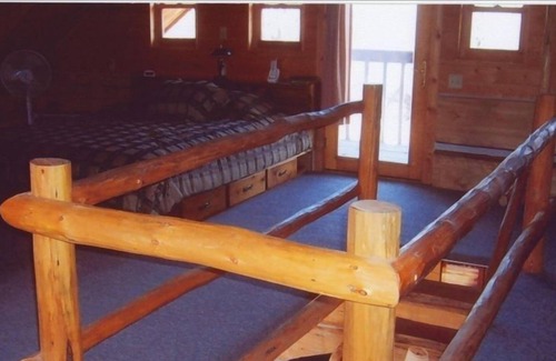 Silver Star Cabin | Beautiful Hand Built Log Cabin with Private Fishing