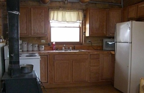 Silver Star Cabin | Beautiful Hand Built Log Cabin with Private Fishing