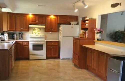 Gloucester House | Beautiful Harbor View Walk to Beach 3b2bKings4beds