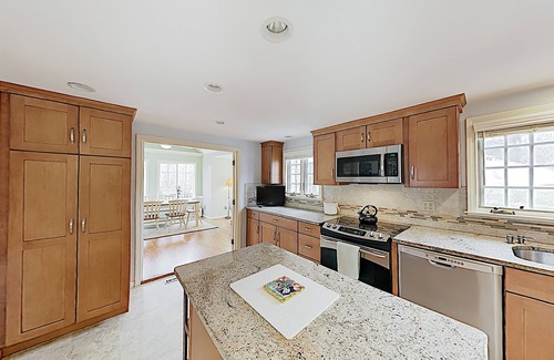 South Harwich House | Beautiful Harwich home with large yard near Red River Beach & Main Street fun