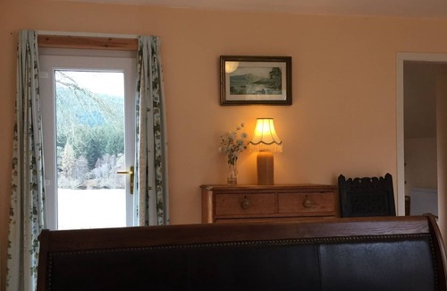 Glen Urquhart Cottage | Beautiful Highland 1-Bed Cottage