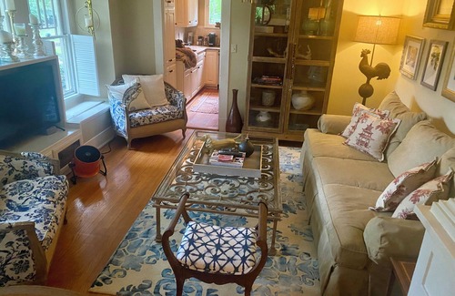 Hillcrest House | Beautiful Hillcrest bungalow.