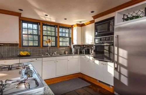 Northfield House | Beautiful Hillside Farm in Northfield - VTnSleep 6 - 3 bedrooms - 3 baths