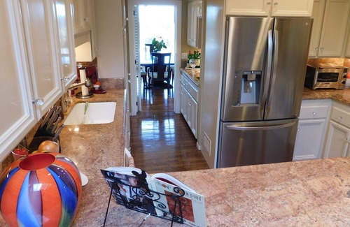 Strawberry House | Beautiful hilltop houses with stunning views of the bay and San Francisco