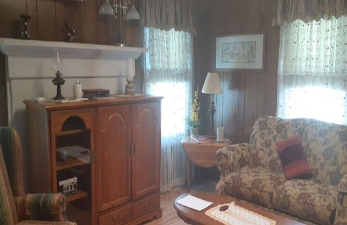 Marshall Other | Beautiful Historic Farm House ! Quiet and Private! Mountain Views !