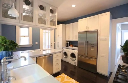 Middletown House | Beautiful historic home and gardens near downtown!