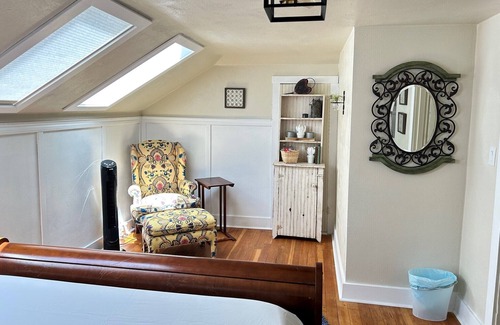 Independence House | Beautiful Historic home in the Willamette Valley Oregon, central to wine country