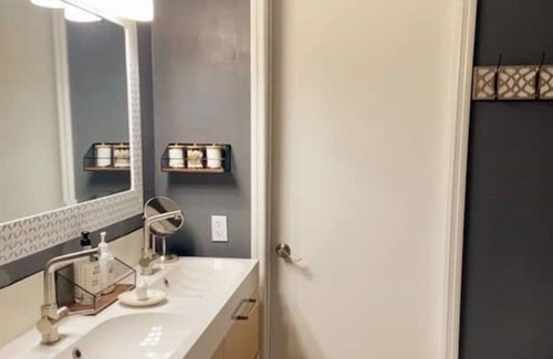 Versailles Apartment | Beautiful historical 2 king BR suite on Main St.