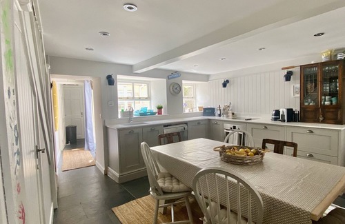Cawsand Cottage | Beautiful Holiday Cottage next to beach in Cawsand, SE Cornwall - dog friendly!