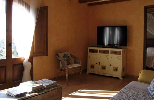 Viver i Serrateix Cottage | Beautiful holiday home with stunning views. Private pool and barbecue.