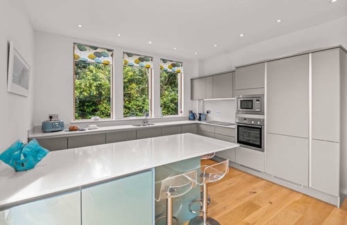 Talland House | Beautiful holiday home, just a walk away from Talland beach.