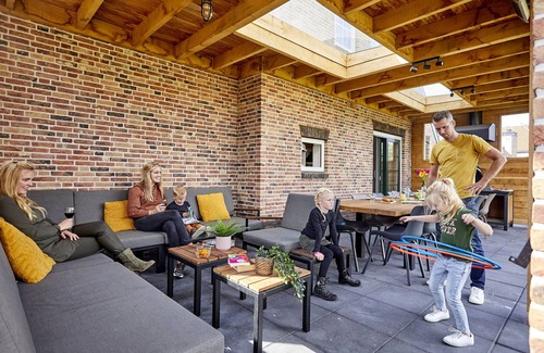 Roggel Villa | Beautiful holiday home with luxury BBQ, in Limburg