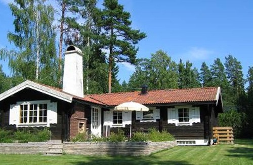 Motala House | Beautiful holiday home with a view of Lake Vättern