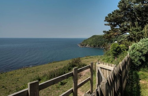 Talland House | Beautiful holiday home with hot tub, just a walk away from Talland beach.