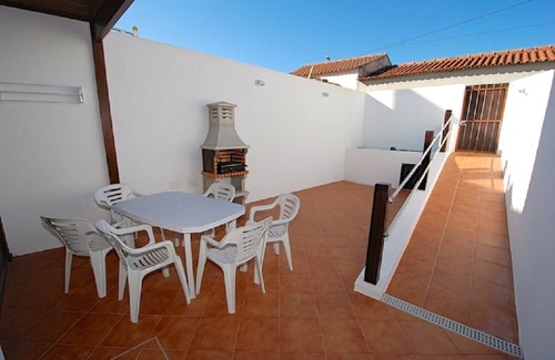 Casais do Rio House | Beautiful holiday house with wood interiors, near beaches and golf courses