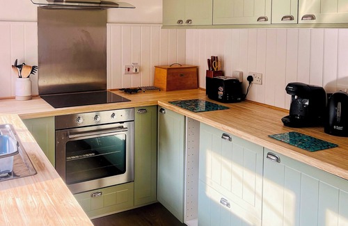 Berwick-upon-Tweed Cottage | Beautiful Holy Island of Lindisfarne: Dog Friendly Peaceful Retreat.