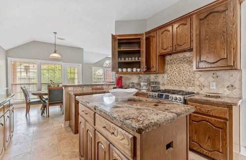 Spring House | Beautiful Home, spacious office & Xbox Game Room.