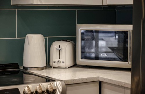 Hochelaga-Maisonneuve Apartment | Beautiful HoMa Home Next to Ontario Promenade!