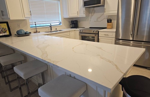 Naples Park House | Beautiful Home & Amazing Pool Oasis, Close to Beach, FREE Bikes, Full Amenities