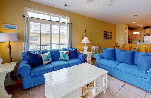 Sunset Island Condo | Beautiful home in bayside location with beach access, pools & dock