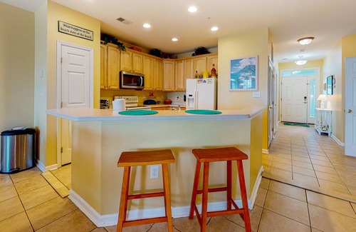 Sunset Island Condo | Beautiful home in bayside location with beach access, pools & dock