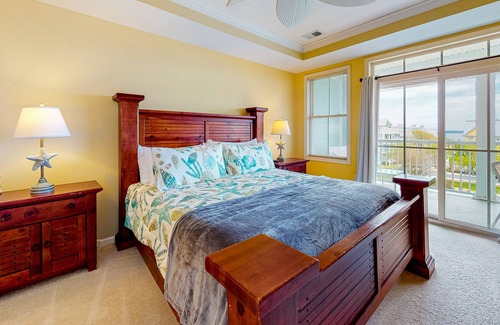 Sunset Island Condo | Beautiful home in bayside location with beach access, pools & dock