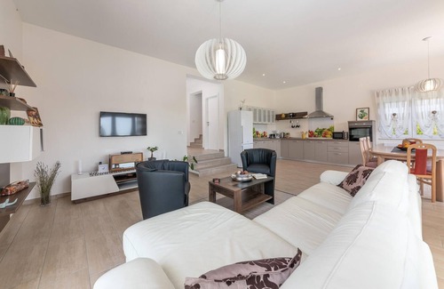 Kastel House | Beautiful home in Buje
