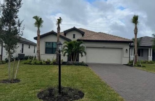 Estero House | Beautiful home in Estero Florida. Just north of Naples. In safe gated community.