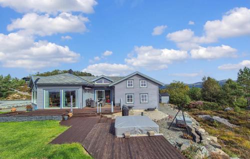 Fitjar House | Beautiful Home In Fitjar With House Sea View