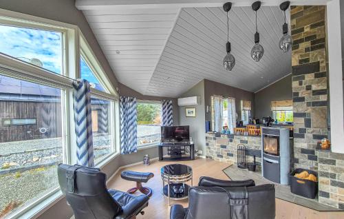 Fitjar House | Beautiful Home In Fitjar With House Sea View