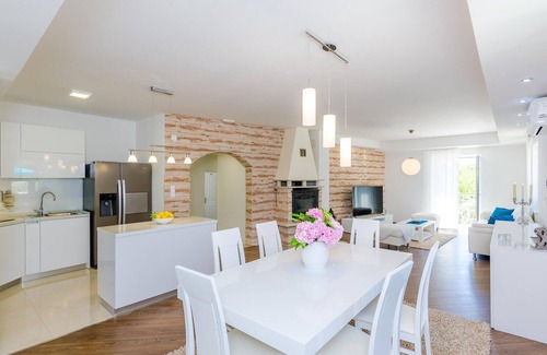 Gromaca House | Beautiful home in Gromaca with WiFi