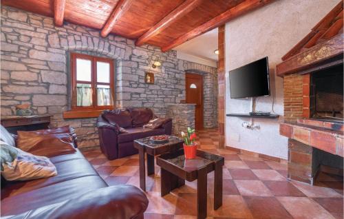 Hrboki House | Beautiful Home In Hrboki With Wifi