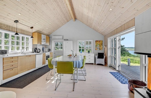 Fejrup House | Beautiful home in Knebel with WiFi