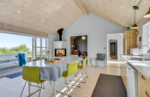 Fejrup House | Beautiful home in Knebel with WiFi
