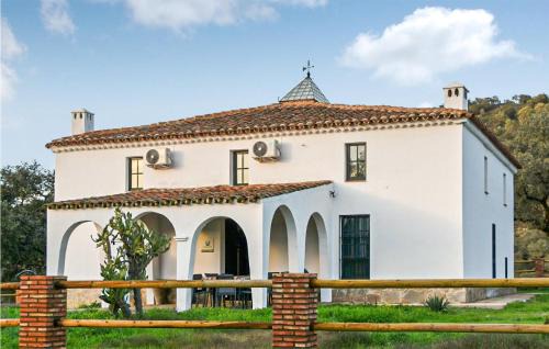 La Nava House | Beautiful Home In La Nava With Kitchen