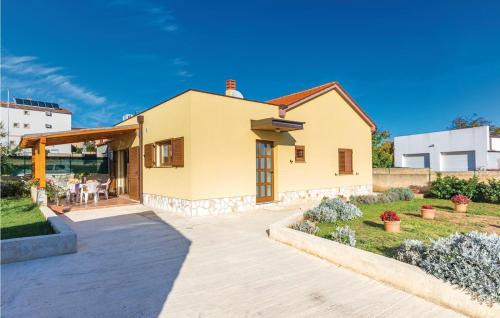 Liznjan House | Beautiful Home In Liznjan With Wifi