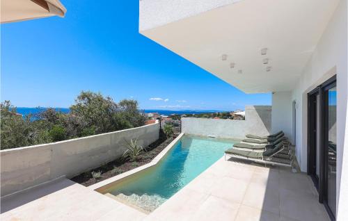 Jakisnica House | Beautiful Home In Lun