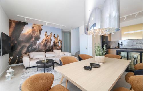 Jakisnica House | Beautiful Home In Lun