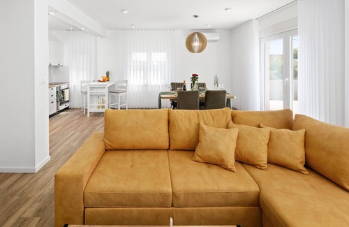 Orbanici House | Beautiful home in Majmajola
