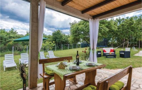Marcana House | Beautiful Home In Marcana With Kitchen
