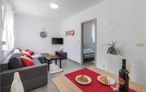 Marcana House | Beautiful Home In Marcana With Kitchen