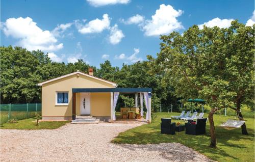 Marcana House | Beautiful Home In Marcana With Kitchen